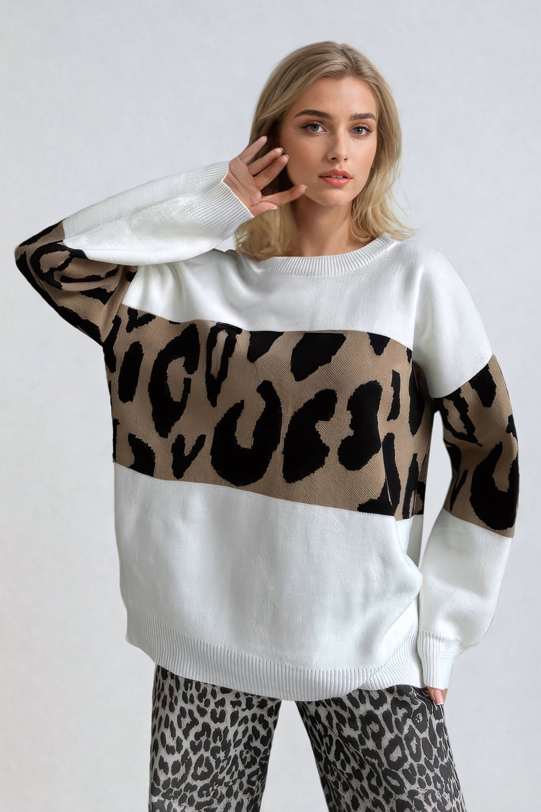 Bruma - Oversized leopard print sweater with ribbed edges