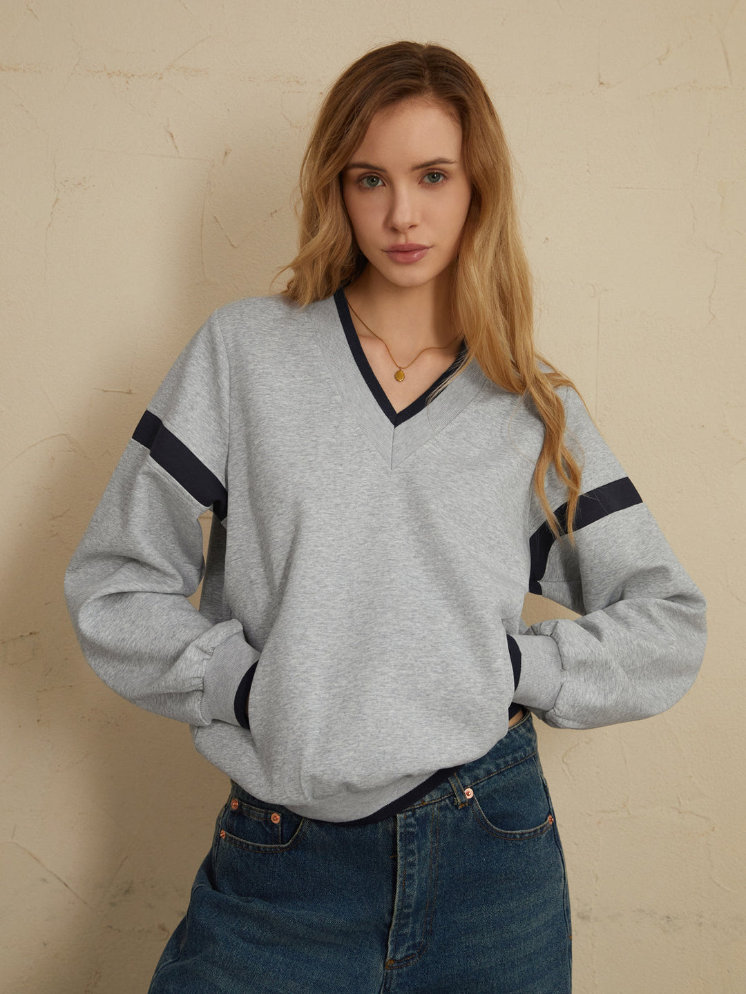 SCARLETT - Oversized Sweatshirt with Contrast Trim