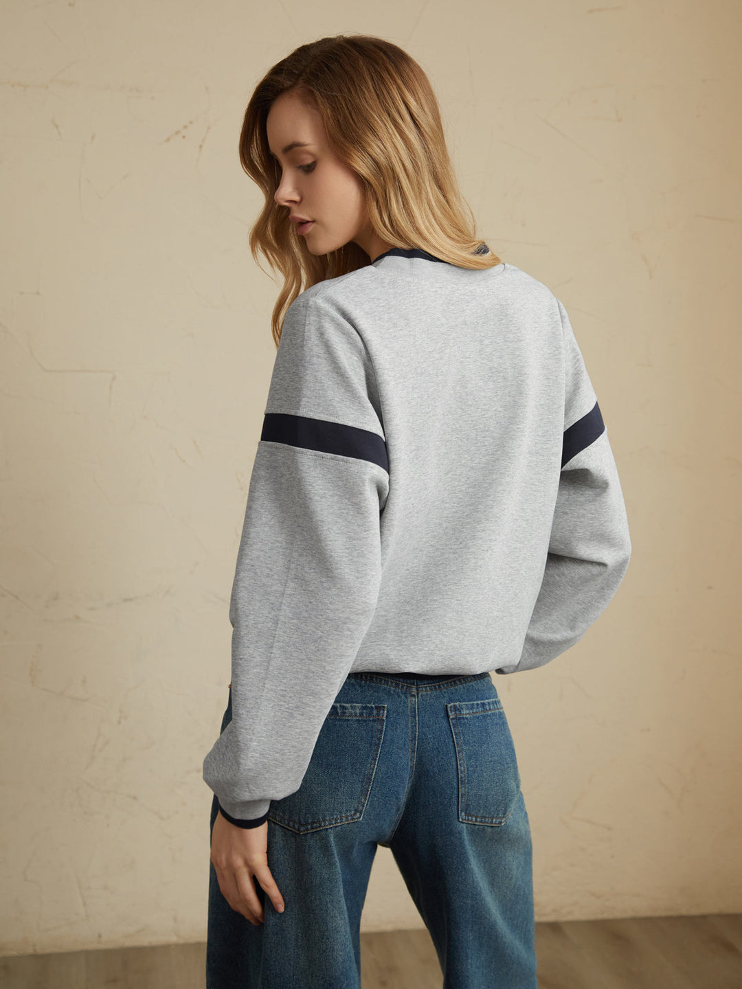 SCARLETT - Oversized Sweatshirt with Contrast Trim