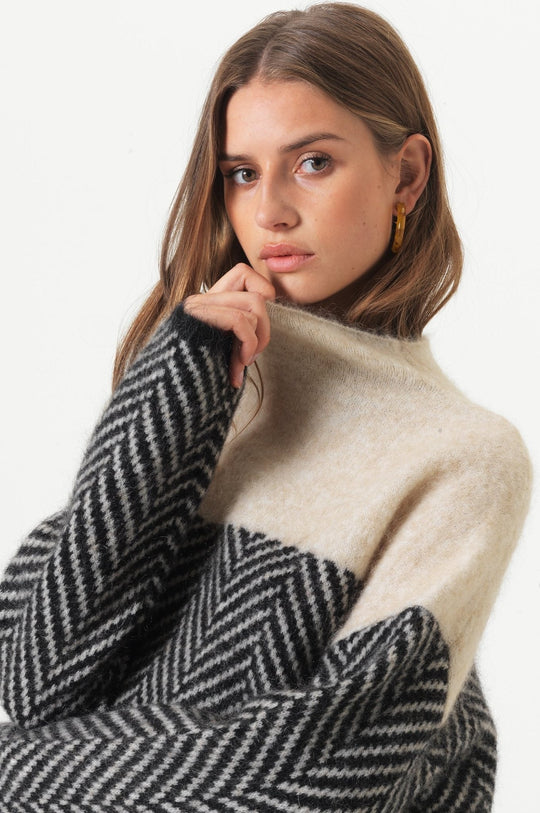 Stella™ - Soft Cotton Sweater with High Neck